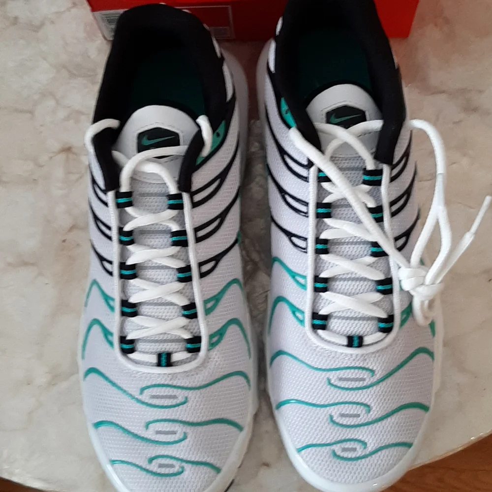 Nike Air Max Plus - Picture 4 of 8